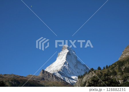 雄大なスイス・ツェルマットのマッターホルン山絶景｜アルプスの象徴 128882231