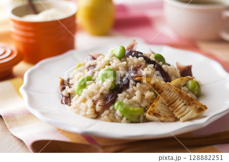 ほたるイカと空豆のリゾット 128882251