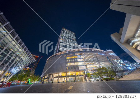 グランフロント大阪 うめきた広場 夜景 グランフロント大阪 うめきた広場 夜景 128883217
