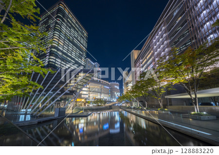 JR大阪駅前うめきた夜景　グランフロント大阪　ヨドバシカメラ 128883220