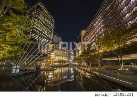 JR大阪駅前うめきた夜景　グランフロント大阪　ヨドバシカメラ 128883221