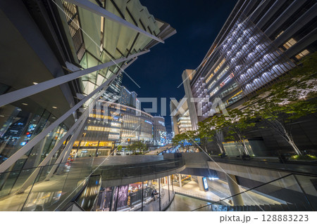 JR大阪駅前うめきた夜景　グランフロント大阪　ヨドバシカメラ 128883223