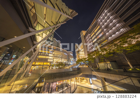 JR大阪駅前うめきた夜景　グランフロント大阪　ヨドバシカメラ 128883224