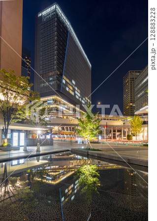 JR大阪駅前うめきた夜景 うめきた広場 イノゲート大阪 JR大阪駅前うめきた夜景 うめきた広場 イノゲート大阪 128883228