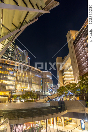 JR大阪駅前うめきた夜景　グランフロント大阪　ヨドバシカメラ 128883230