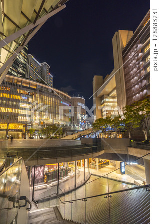 JR大阪駅前うめきた夜景　グランフロント大阪　ヨドバシカメラ 128883231