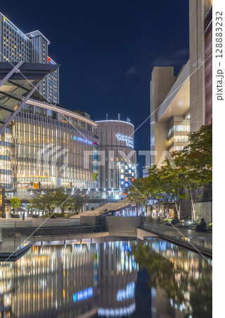 JR大阪駅前うめきた夜景　グランフロント大阪　ヨドバシカメラ 128883232