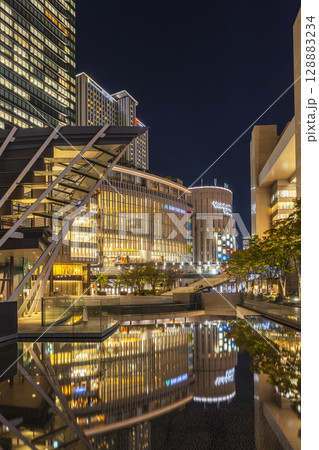 JR大阪駅前うめきた夜景　グランフロント大阪　ヨドバシカメラ 128883234