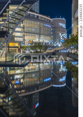 JR大阪駅前うめきた夜景　グランフロント大阪　ヨドバシカメラ 128883235