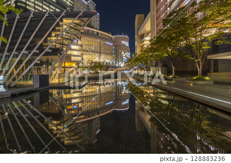 JR大阪駅前うめきた夜景 グランフロント大阪 ヨドバシカメラ JR大阪駅前うめきた夜景 グランフロント大阪 ヨドバシカメラ 128883236