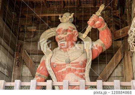 名古屋市、笠寺観音(笠覆寺)の金剛力士像 128884868