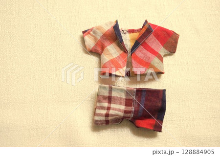 手作りぬい服　赤チェックツーピース 128884905