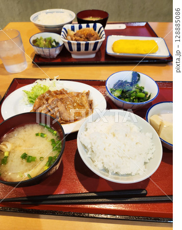 美味しい夕食 128885086