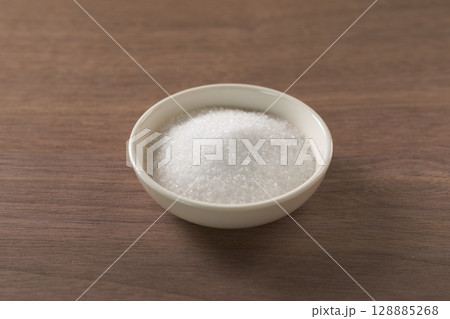 色々な種類の砂糖イメージ（グラニュー糖） 128885268