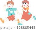 走る子供達 128885443