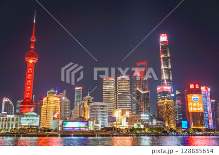 上海、春節のライトアップ 128885654