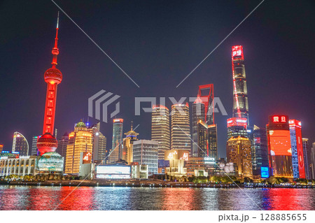 上海、春節のライトアップ 128885655