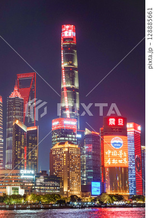 上海、春節のライトアップ 128885661