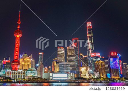 上海、春節のライトアップ 128885669