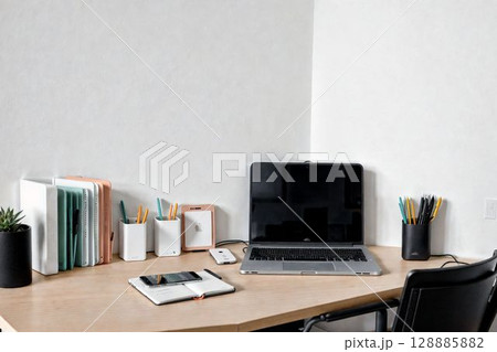 パソコンのある部屋 128885882