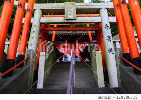 山口県下関市壇之浦町の立石稲荷神社 鳥居 山口県下関市壇之浦町の立石稲荷神社 鳥居 128886515