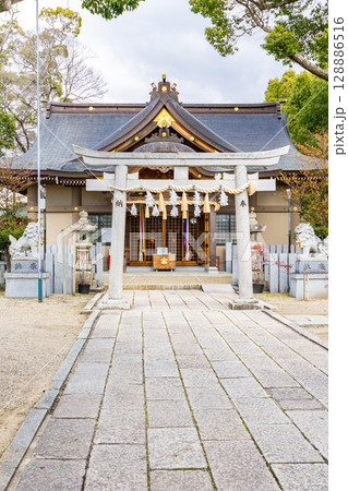 兵庫県川西市小戸の小戸神社（おおべじんじゃ）　鳥居 128886516