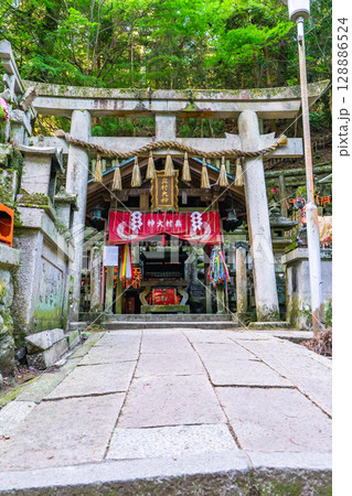 京都市伏見区の伏見稲荷大社 奥村大神 京都市伏見区の伏見稲荷大社 奥村大神 128886524