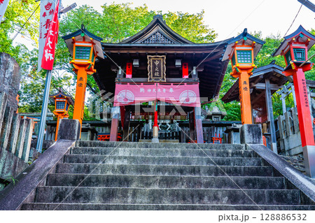 京都市伏見区の伏見稲荷大社　中之社（青木大神） 128886532