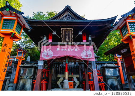 京都市伏見区の伏見稲荷大社　中之社（青木大神） 128886535