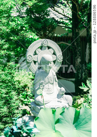 奈良の岡寺の美しい風景 128886596