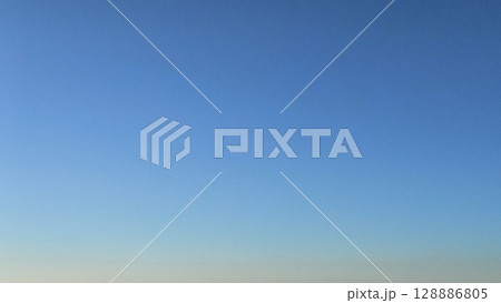 グラデーションの空(横画像) 128886805