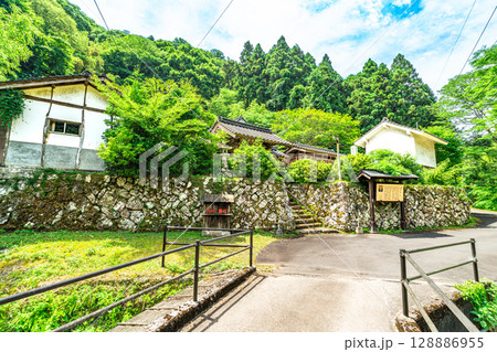 【世界遺産 石見銀山遺跡とその文化的景観】【重伝建】大森銀山　初夏の清水寺　島根県大田市 128886955