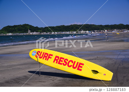 夏の鎌倉材木座海岸 夏の鎌倉材木座海岸 128887183
