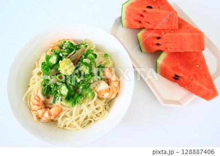 おいしそうなうどん 128887406