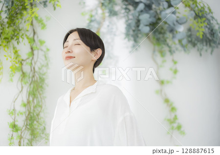 爽やかな女性 128887615