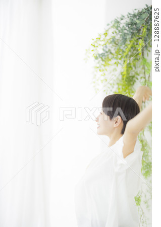 爽やかな女性 128887625