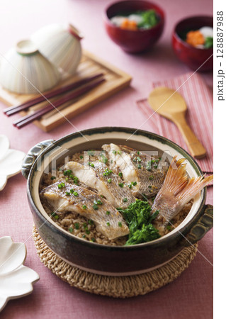 鯛めし / 鯛の炊き込みご飯 128887988