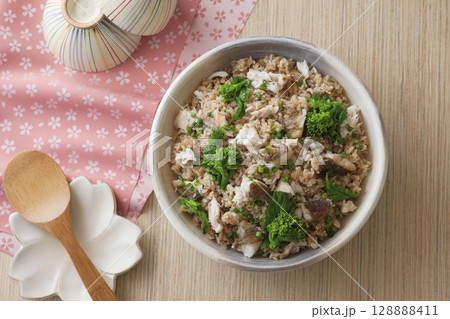 鯛めし / 鯛の炊き込みご飯 128888411