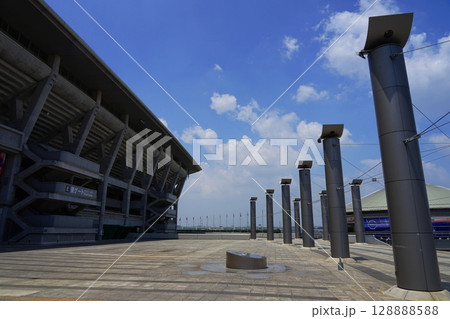 スタジアムのある風景　7月横浜778日産スタジアム 128888588