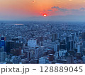 献血ルームから見る日没直前の風景 128889045