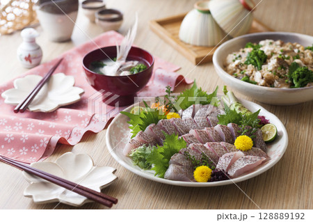 鯛のお刺身 / 鯛の松皮造り 128889192