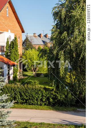Backyard of a private house 128889571
