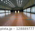 誰もいない体育館 128889777