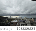 低気圧の迫る東京の空 128889823