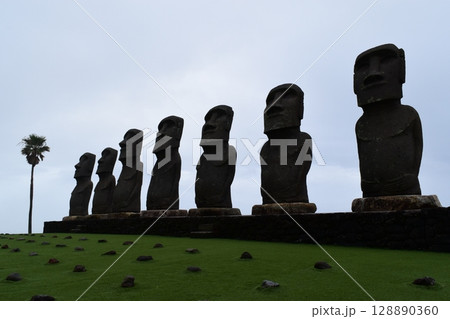 宮崎のモアイ像 128890360