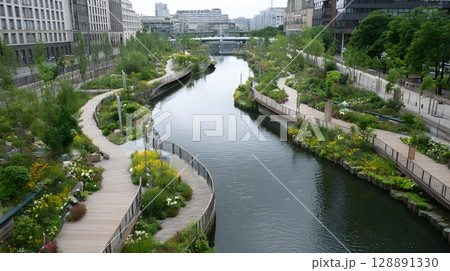City canal integrated with green flood control 128891330