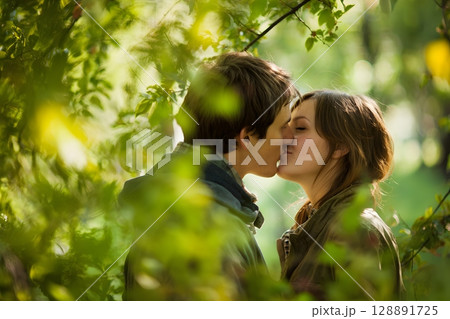 Romantic couples photo shoot in city park 128891725