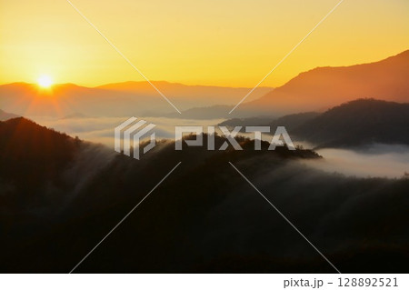 枝折峠滝雲 128892521