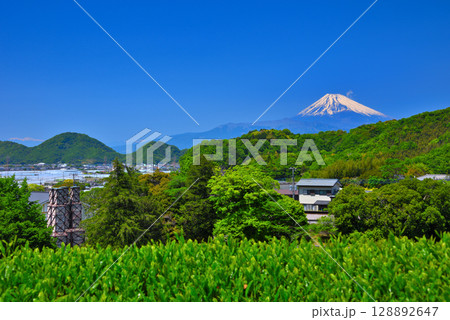 中部地方・韮山反射炉・お茶畑から眺める反射炉と富士山のイメージ・静岡県伊豆の国市(4) 中部地方・韮山反射炉・お茶畑から眺める反射炉と富士山のイメージ・静岡県伊豆の国市(4) 128892647