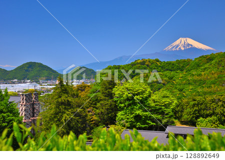 中部地方・韮山反射炉・お茶畑から眺める反射炉と富士山のイメージ・静岡県伊豆の国市(6) 中部地方・韮山反射炉・お茶畑から眺める反射炉と富士山のイメージ・静岡県伊豆の国市(6) 128892649